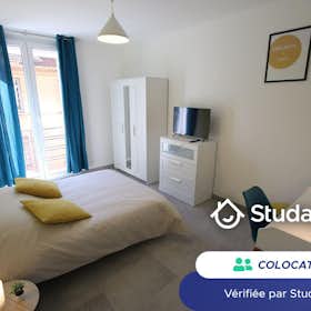 Private room for rent for €490 per month in Toulon, Avenue de Valbourdin