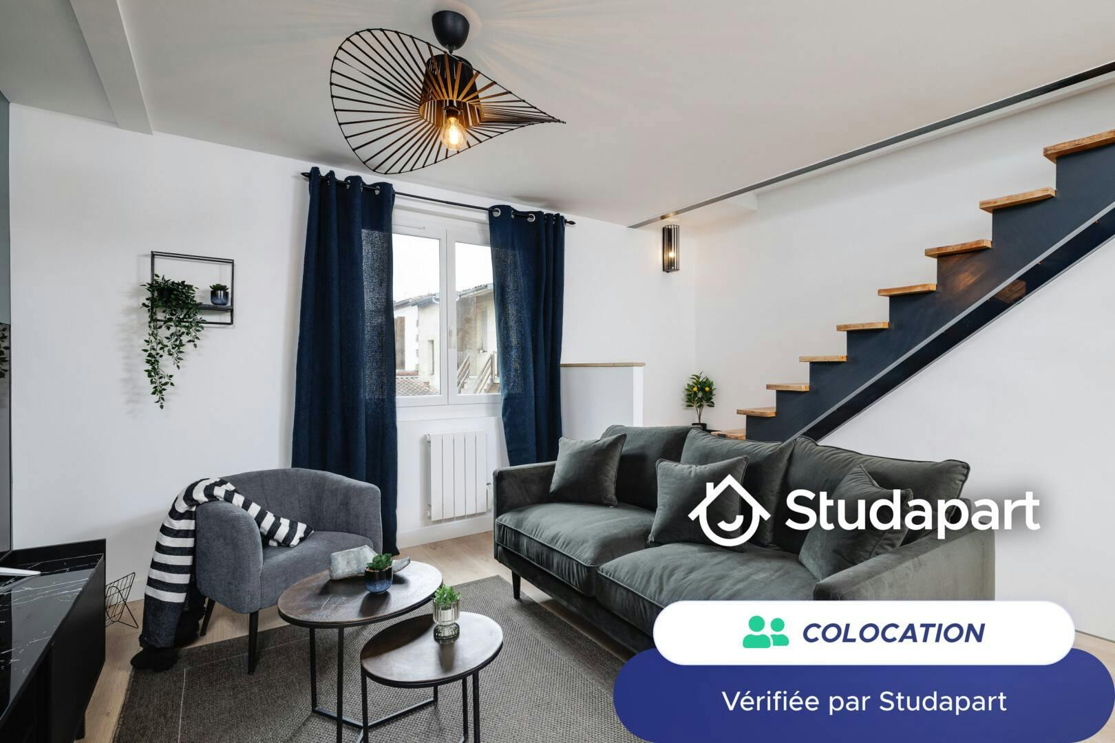 Private room for rent on Rue de Bazas, Bordeaux