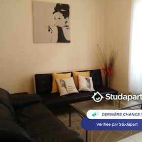 Квартира за оренду для 950 EUR на місяць у Bois-Colombes, Rue Victor Hugo