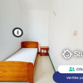 Private room for rent for €390 per month in Amiens, Cité Guenin