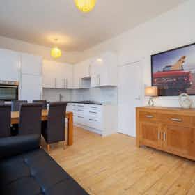 Apartamento en alquiler por 2680 GBP al mes en London, Tooting High Street