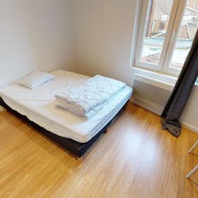 Private room for rent for €541 per month in Lille, Rue Jean Jaurès