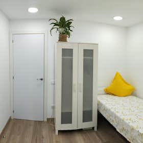 WG-Zimmer zu mieten für 550 € pro Monat in Barcelona, Carrer de Bernat Martorell