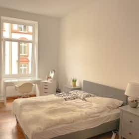 Appartement à louer pour 899 €/mois à Frankfurt am Main, Fürstenbergerstraße