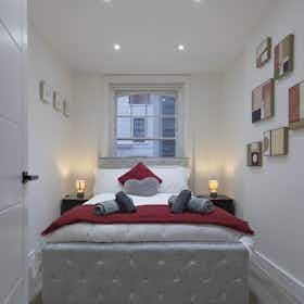 Apartment for rent for £7,117 per month in London, Wells Street