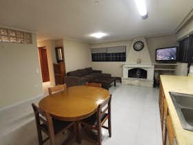 公寓 正在以 €1,100 的月租出租，其位于 Voúla, Xanthou