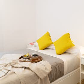 Private room for rent for €1,109 per month in Barcelona, Passatge de Masoliver
