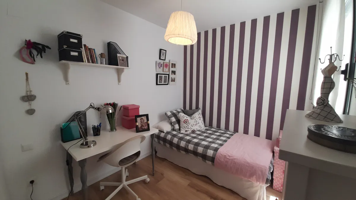 Private room in Calle Arolas, Valencia (1464610) ROOM