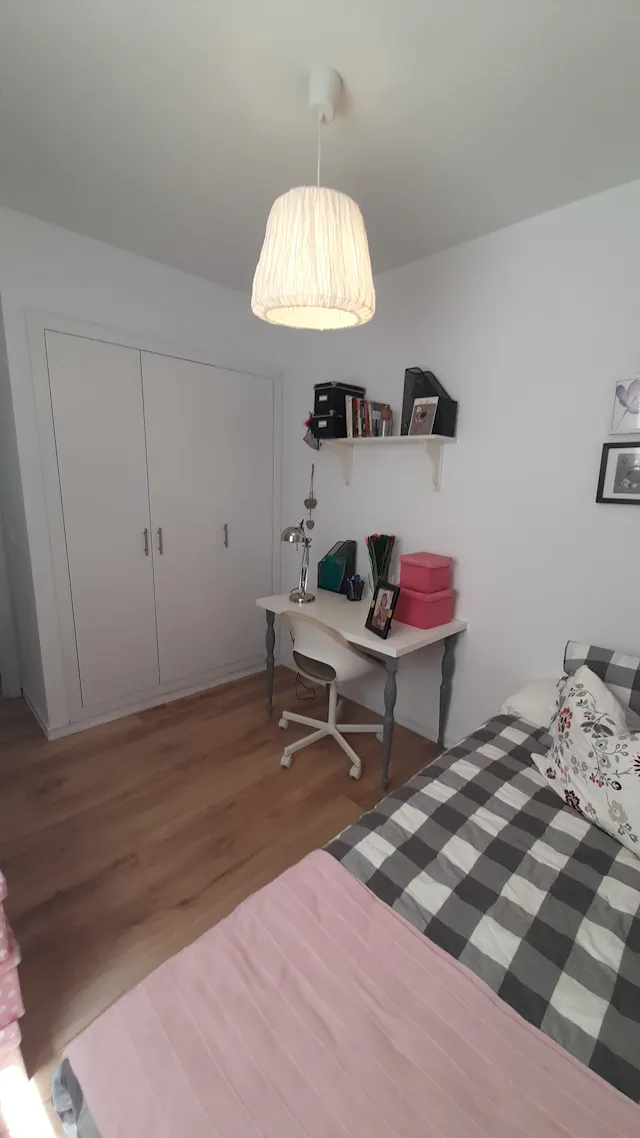 Private room in Calle Arolas, Valencia (1464610) room image 2