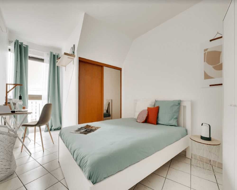 Private room for rent for €1,115 per month in Paris, Avenue Jean Jaurès