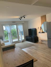 Appartement te huur voor € 1.060 per maand in Franconville, Boulevard du Bel Air