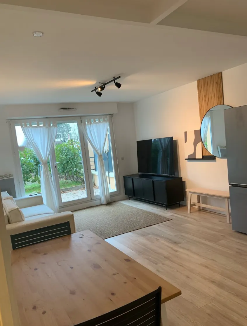 1-Bedroom Apartment in Boulevard du Bel Air, Franconville (1464640) ROOM