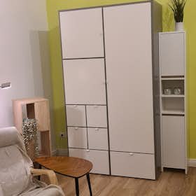 Appartement te huur voor € 650 per maand in Frankfurt am Main, Esslinger Straße
