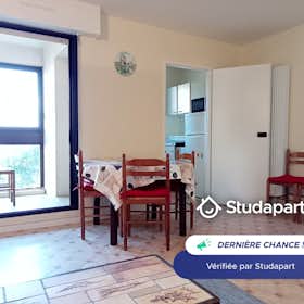 Apartamento para alugar por € 810 por mês em La Rochelle, Allée de la Misaine