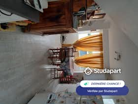 Отдельная комната сдается в аренду за 400 € в месяц в La Rochelle, Rue du Général de Castelnau