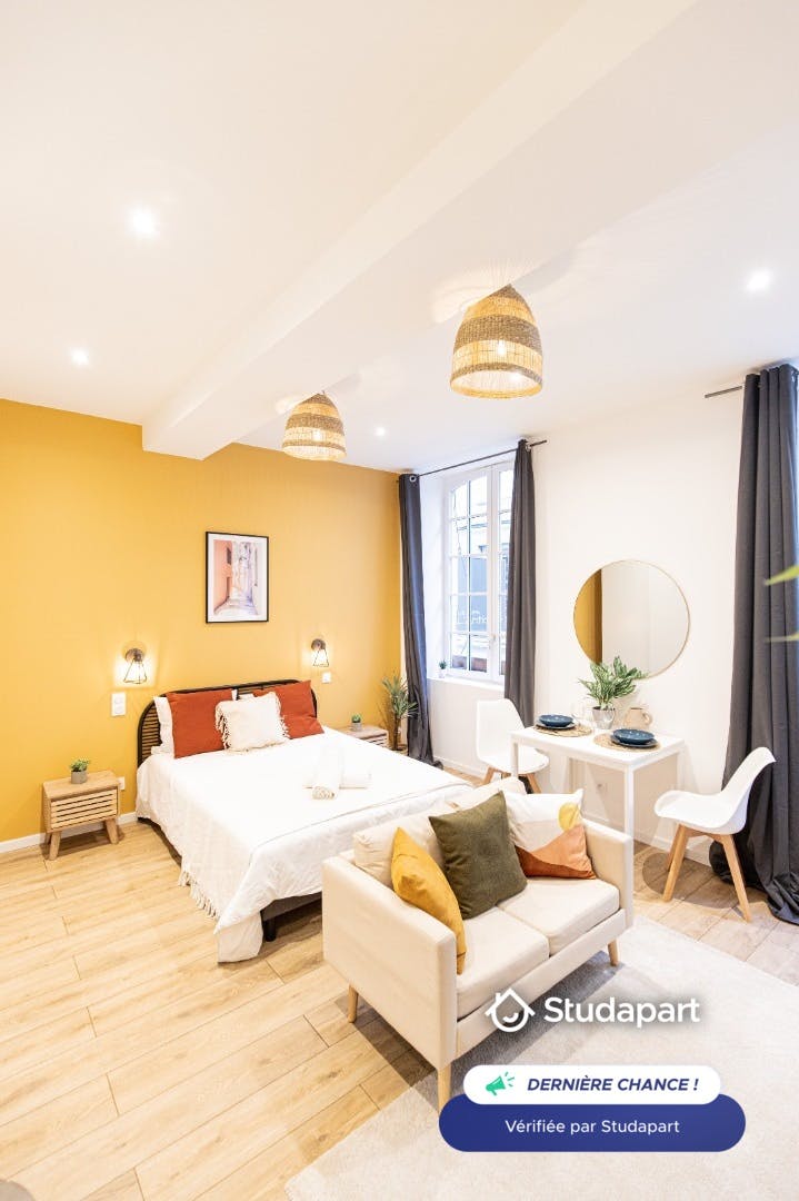 Apartment for rent for €650 per month in Saint-Étienne, Rue de la Ville