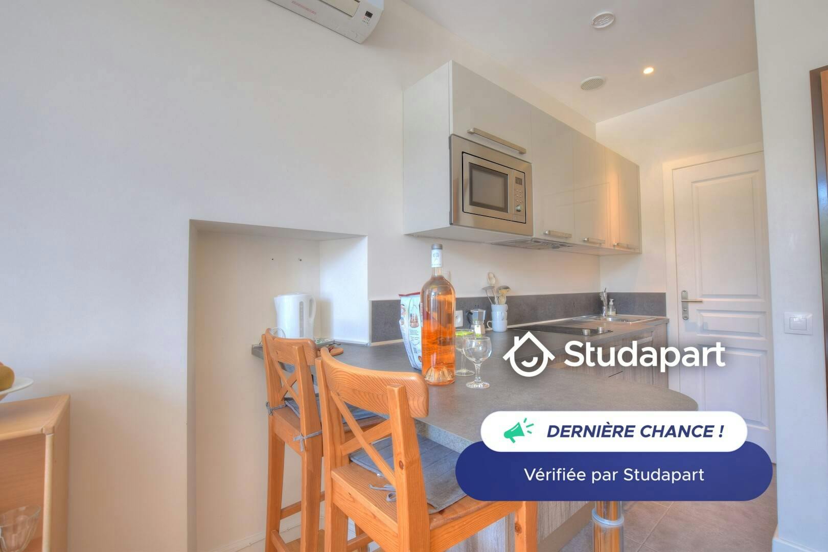 Apartment for rent for €800 per month in Antibes, Rue de la République