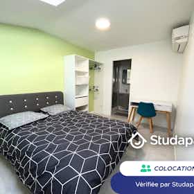 Private room for rent for €700 per month in Colombes, Rue Solférino