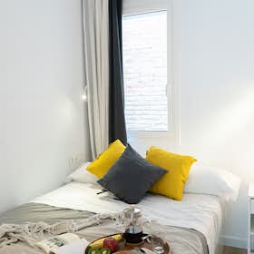 Private room for rent for €1,028 per month in Barcelona, Passatge de Masoliver