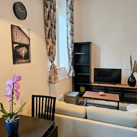 Apartment for rent for €1,850 per month in Lyon, Rue Saint-Isidore