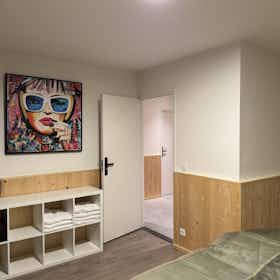 Appartement te huur voor € 2.400 per maand in Beek, Oranjesingel