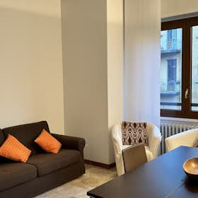 Apartment for rent for €2,000 per month in Milan, Via Simone d'Orsenigo