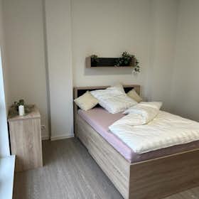 Studio for rent for €1,349 per month in Neuss, Görlitzer Straße