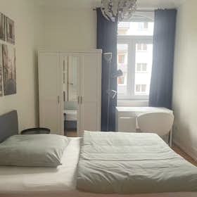 WG-Zimmer for rent for 899 € per month in Frankfurt am Main, Ingolstädter Straße