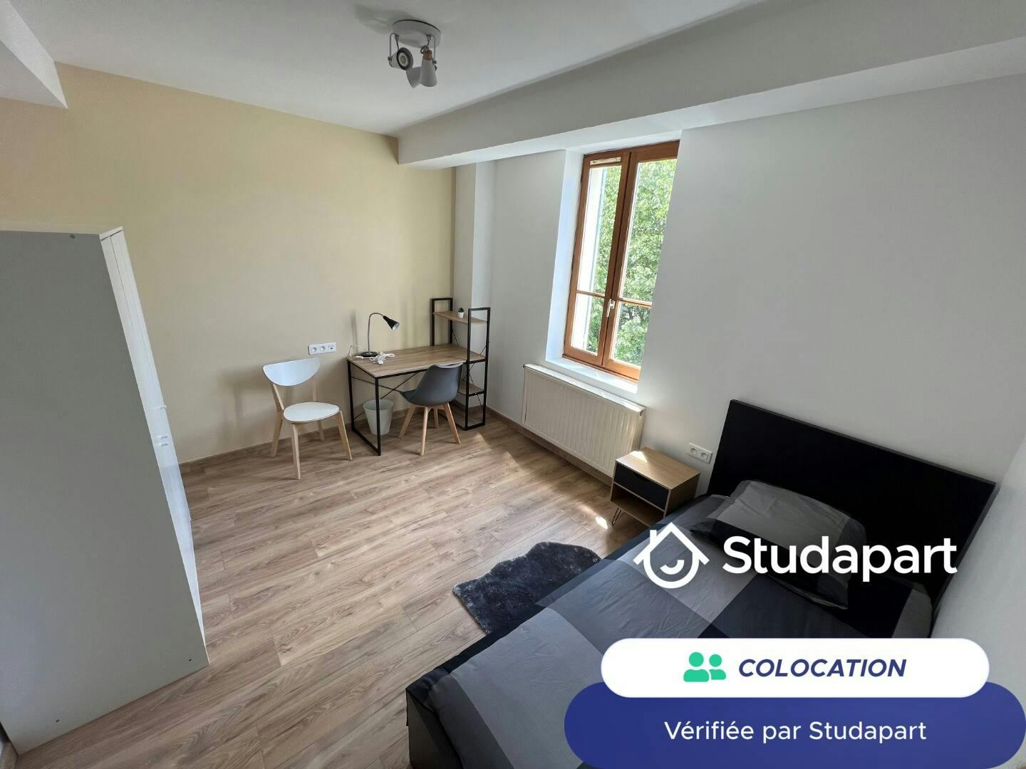 Отдельная комната сдается в аренду за 440 € в месяц в Mantes-la-Jolie, Place du Marché au Blé