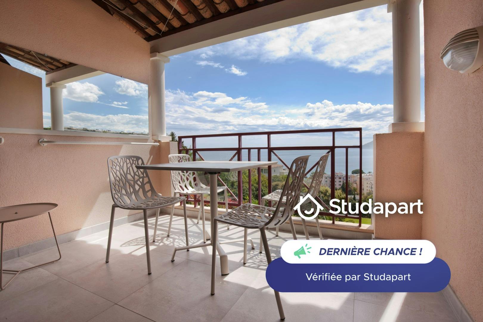 Apartment for rent for €990 per month in Cannes, Avenue de l'Amiral Wester Wemyss