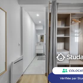 Private room for rent for €605 per month in Bordeaux, Rue Veyssière