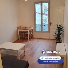 House for rent for €1,155 per month in Courbevoie, Boulevard Saint-Denis