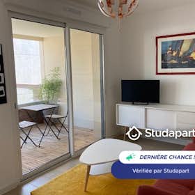 Apartment for rent for €1,500 per month in Bordeaux, Rue Auguste Poirson