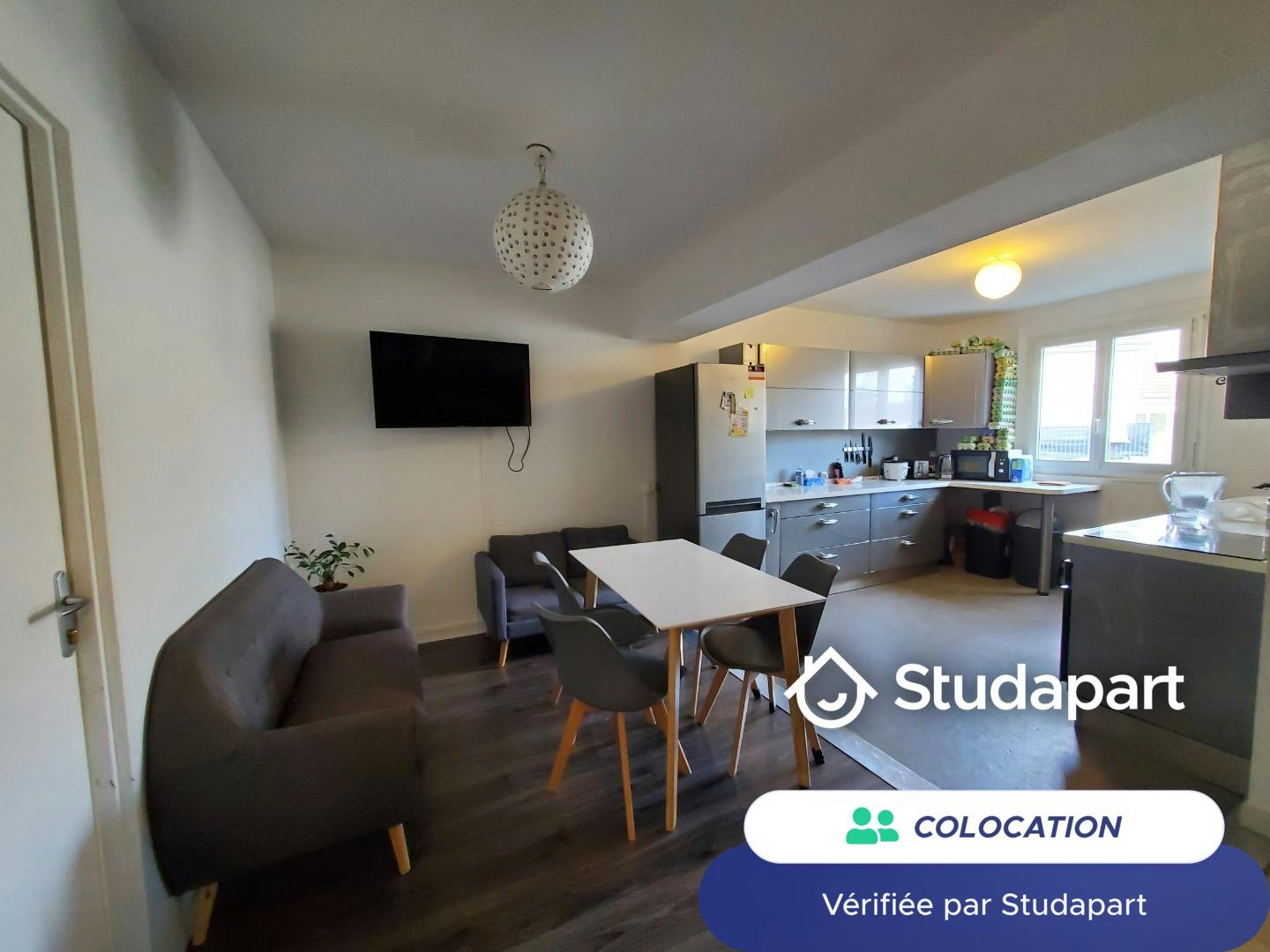 Private room for rent for €435 per month in Saint-André-les-Vergers, Rue de l'Église