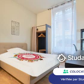 Private room for rent for €560 per month in Reims, Place Godinot