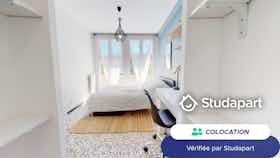 Private room for rent for €410 per month in Avignon, Avenue de Tarascon