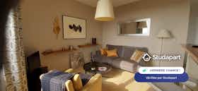 Appartement te huur voor € 1.050 per maand in Rennes, Rue de Nantes