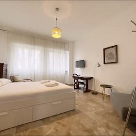 Apartment for rent for €1,600 per month in Milan, Via Teodosio