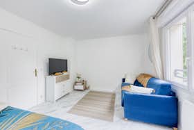 Apartamento para alugar por € 1.298 por mês em Issy-les-Moulineaux, Rue Marceau