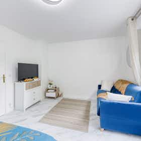 Appartement te huur voor € 1.298 per maand in Issy-les-Moulineaux, Rue Marceau