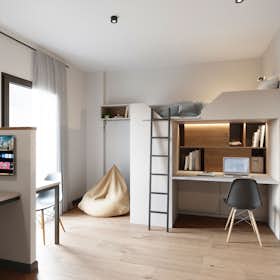 Shared room for rent for €1,265 per month in Barcelona, Carrer del Perú