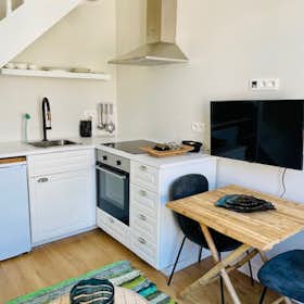 Apartment for rent for €1,150 per month in Ixelles, Rue Souveraine