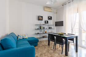 Apartment for rent for €2,000 per month in Bologna, Via Genova