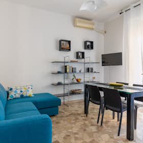 Квартира сдается в аренду за 2 000 € в месяц в Bologna, Via Genova