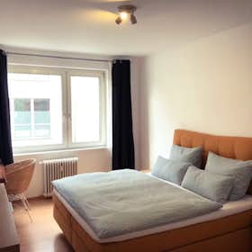 Apartment for rent for €3,000 per month in Frankfurt am Main, Stiftstraße