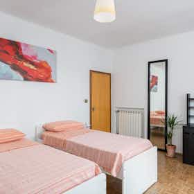 Общая комната сдается в аренду за 300 € в месяц в Venice, Via Armando Diaz