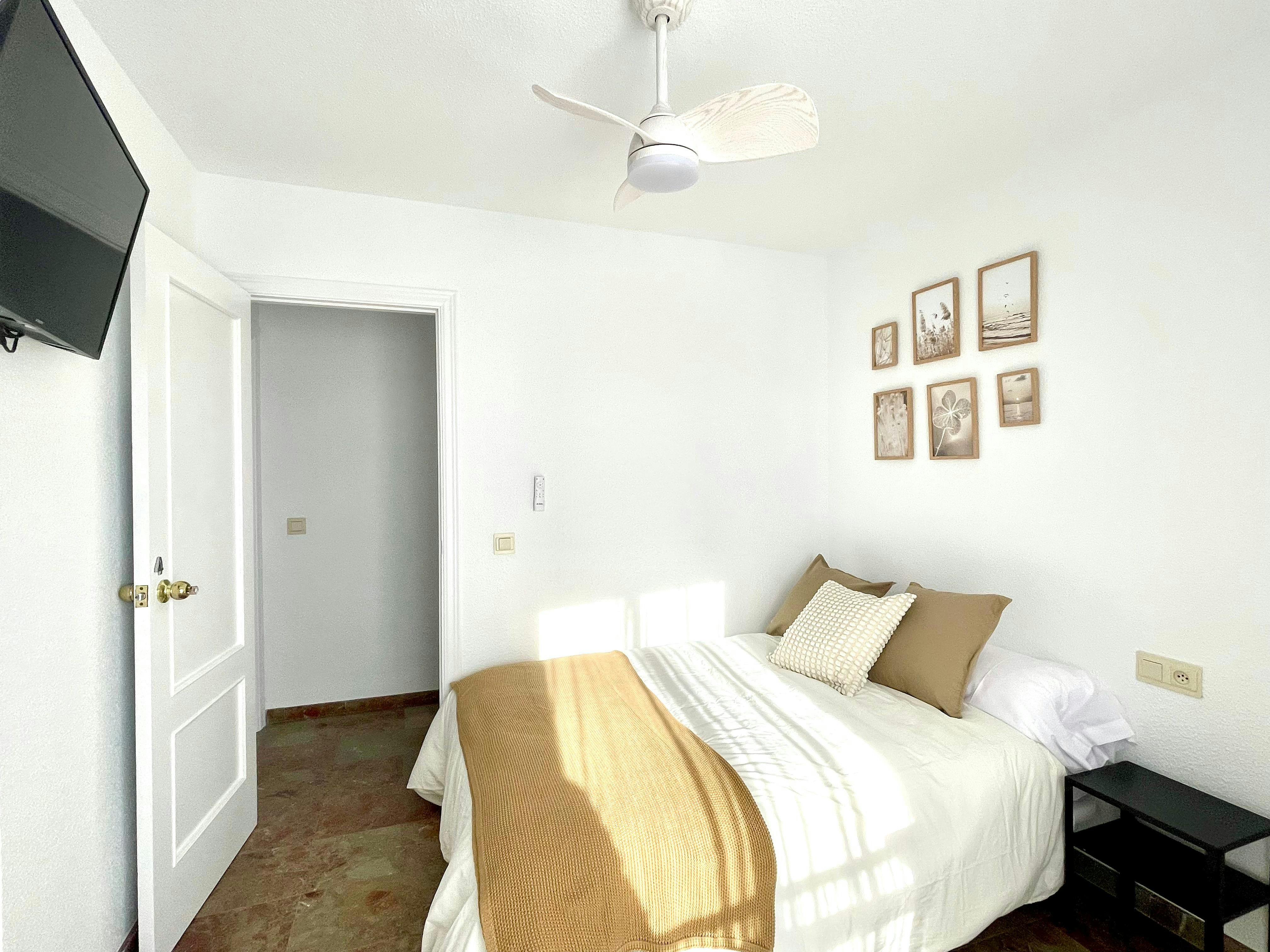 Chambre privée à louer pour 525 €/mois à Málaga, Calle Alfredo Catalani