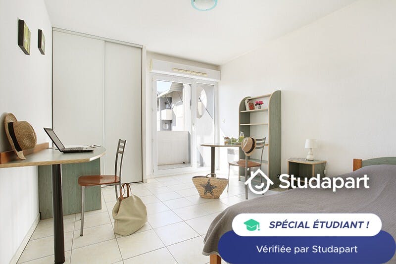 Private room for rent for €620 per month in Valbonne, Carrefour Georges Pompidou