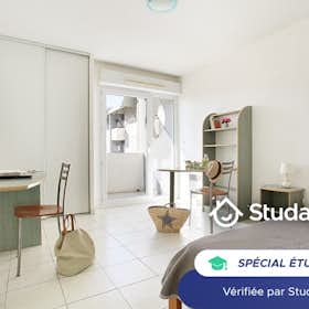 Отдельная комната сдается в аренду за 555 € в месяц в Valbonne, Carrefour Georges Pompidou