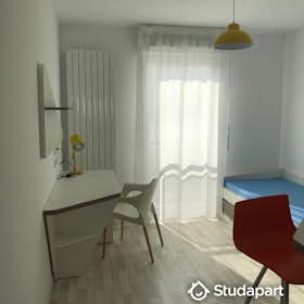 Private room for rent for €480 per month in Nîmes, Avenue de la Méditerranée